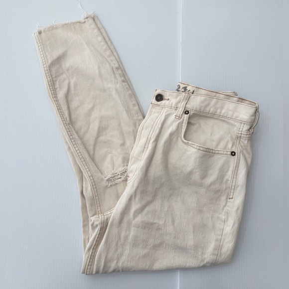 We the Free Free People Crvy Women’s Off White Raw Hem Jeans Size 31 - Picture 1 of 14